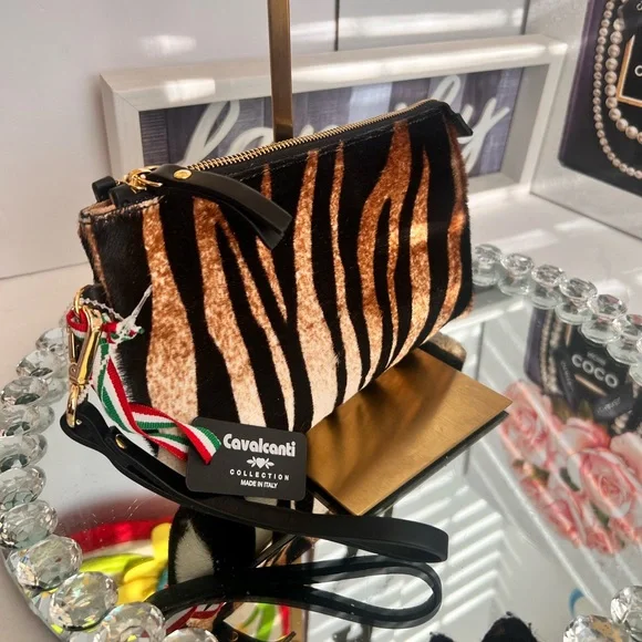 Cavalcanti made Italy Zebra Print cow leather Wristlet in Black & Copper - Picture 3 of 14